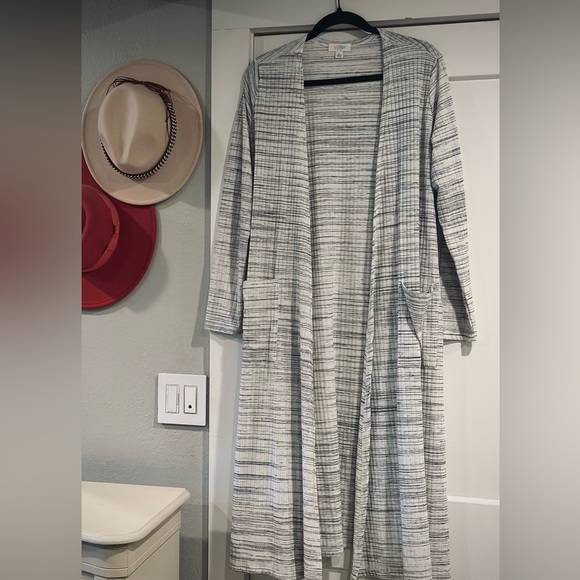 LulaRoe cream & charcoal duster. - Picture 1 of 1